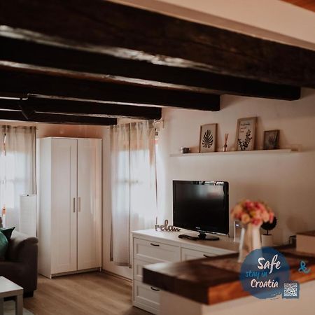 Kuca Za Odmor Lang Villa คาร์โลวัตส์ ภายนอก รูปภาพ